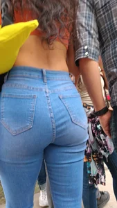 Teen hermosa con lindo culo y ricas tetas