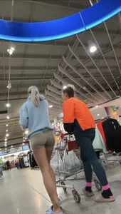 Very sexy bubbles  in the mall and a cameltoe