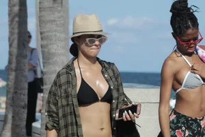 Florida beach and bikini girls