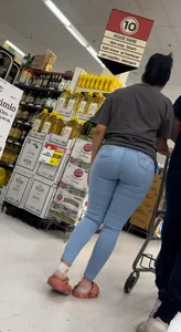 Juicy🍑 latina in tight jeans