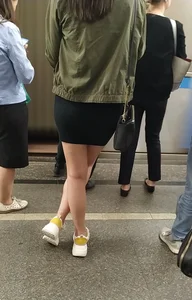 Skirt and Hot Skinny Legs Subway Creepshot
