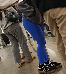 Blue or black leggings?