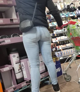 OC PERFECT BUTT in Tight Jeans