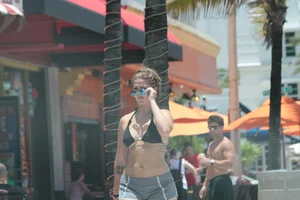 Sexy Florida beach bikini girls