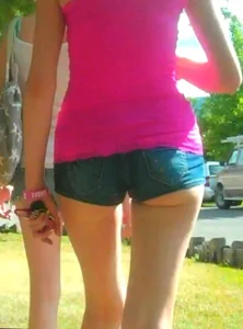 Skinny babe in denim shorts with a nice gap showing ass cheeks