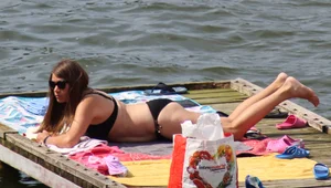 Thick babe with big boobs in a black bikini