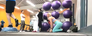 Gym blonde in turquoise leggings notices me and doesn’t mind, even moves in front of me later for some close-ups