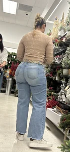 Latina baddie nice phattie in jeans‼️