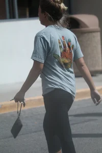 Girl going to TJ Maxx walking in the parking lot in leggings