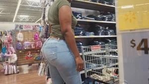 Thick Ebony w/ Big Ass bending over & squatting