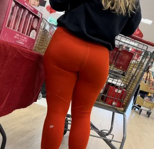 Pawg Blonde Milf in Red Leggins