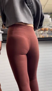 Beautiful VTL in nike leggings
