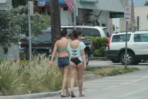Even more hot and sexy bikini babes in Florida