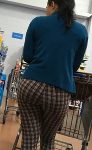 Nice big round booty in tight patterned leggings