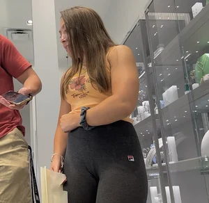 Sexy candid girl wearing grey leggings at the store creepshots