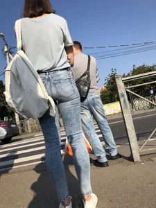 Hot Booty and Legs in Tight Jeans Street Creepshots