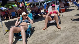 Brazillian beach creepshots, huge gallery of candid girls in swimsuits