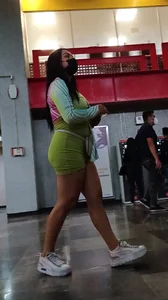 Teen Mexicana en leggings