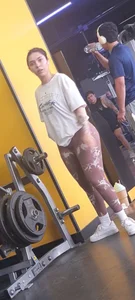 Perfect ass in gym leggins