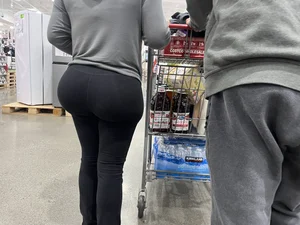Plum looking BBL Ass Latina