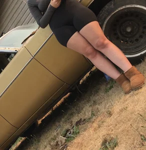 (Front shots) yummy thighs