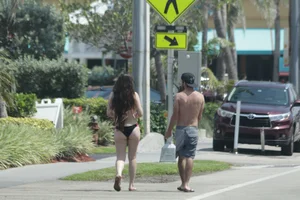 Candid Florida beach and bikini girls
