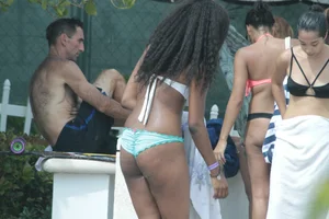 Candid Florida beach and bikini girls