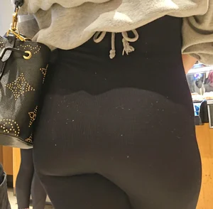 JUICY ass Latina in onepiece. (Pullup GIF)