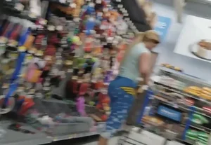 Bubble booty in blue sweats suprmarket creepshots