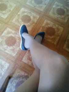 Candid college girl's legs
