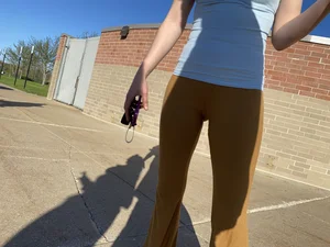 Cute brunette in mustard flares cameltoe!!!