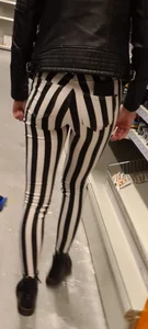 Tight ass black and white lines