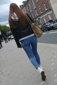 little babe with sexy back = pictures of her  :P