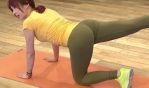 Girl with Big Booty Working Out in Yoga Pants