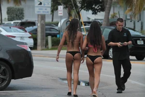 Florida beach and bikini girls