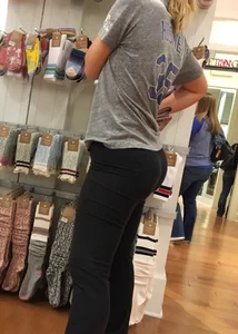 Bust Worthy🍑 (not OC)