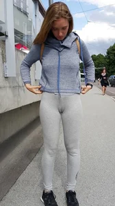 Girl in Yoga Pants Street Cameltoe Candid