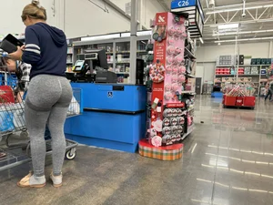 Fit Latina in grey leggings OC