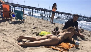Video of a Hottie with a perfectly round plump ass brings her bike to the beach