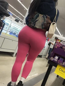 Latina booty in pink leggings. (OC)