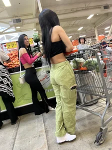 Petite Colombian bubble in flares .