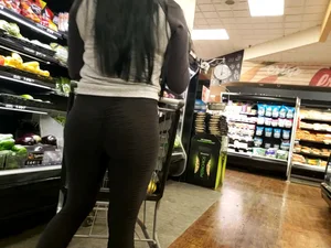 Amazing black teen bubble butt in curve hugging leggings
