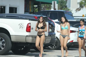 Deerfield Beach, Florida sexy girls and teens in bikinis