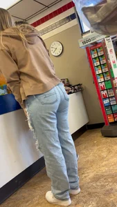 Caught By A Fresh Blonde Pawg, Then The Show Starts