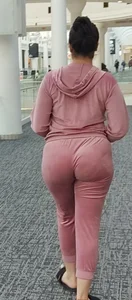 Jiggly mall Ass