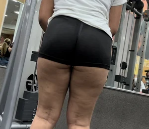 THICK LATINA TINY BLACK SHORTS