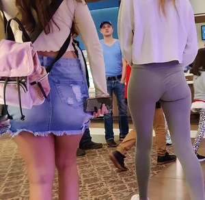 Girl with a nice ass and vtl in beige colored leggings