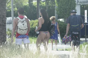 Even more sexy Florida bikini babes including a midget in a bikini
