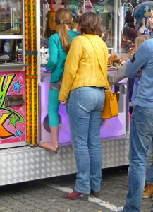 Street market milfs in tight blue jeans