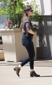 Thick booty brunette with nice ass in tight black jeans